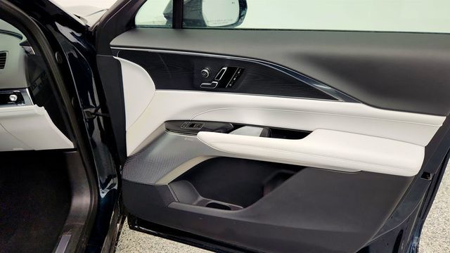 2024 Cadillac LYRIQ AWD 4dr Luxury 3 (1SE) with 500 Horsepower - 22978775 - 24