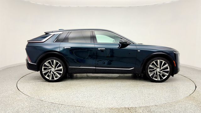 2024 Cadillac LYRIQ AWD 4dr Luxury 3 (1SE) with 500 Horsepower - 22978775 - 3