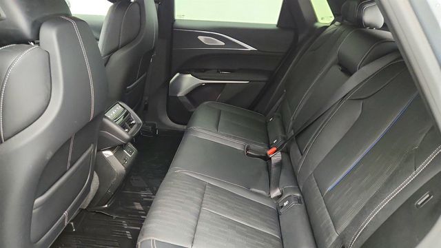 2024 Cadillac LYRIQ AWD 4dr Luxury 3 (307-mile range, 500 horsepower) - 22974302 - 18