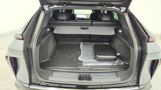 2024 Cadillac LYRIQ AWD 4dr Luxury 3 (307-mile range, 500 horsepower) - 22974302 - 19