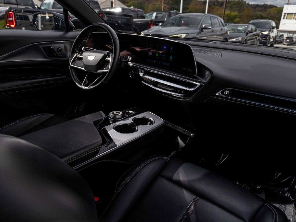 Cadillac Lyriq photo 32
