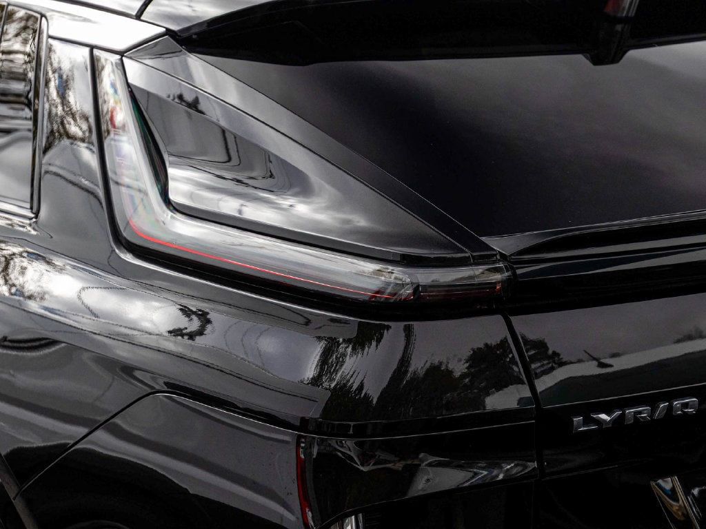 Cadillac Lyriq photo 37