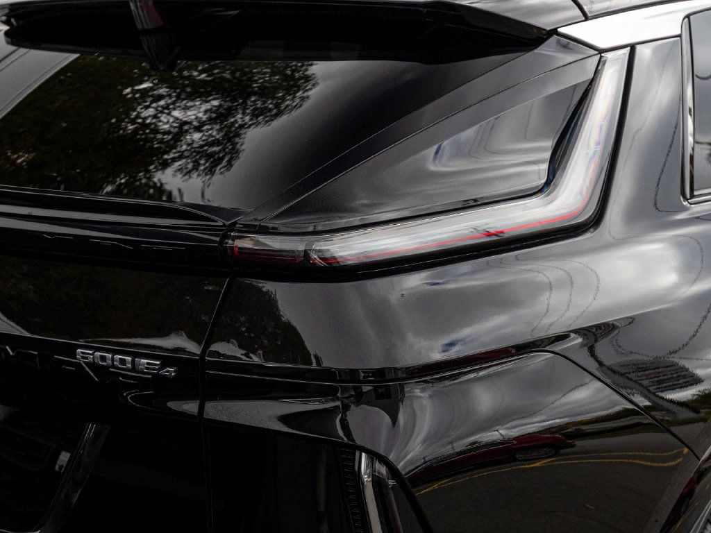 Cadillac Lyriq photo 38