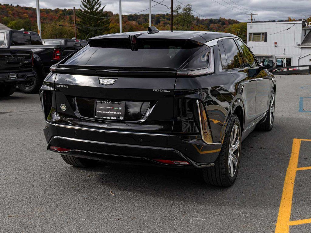 Cadillac Lyriq photo 4