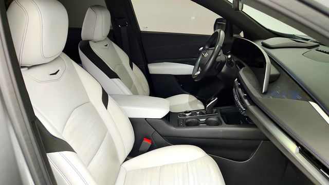 2024 Cadillac XT4 4dr Sport w/ Comfort & Convenience Pkg and Technology Pkg - 23030433 - 24