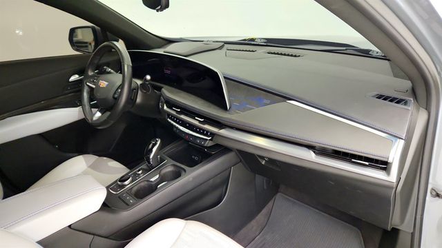 2024 Cadillac XT4 4dr Sport w/ Comfort & Convenience Pkg and Technology Pkg - 23030433 - 25