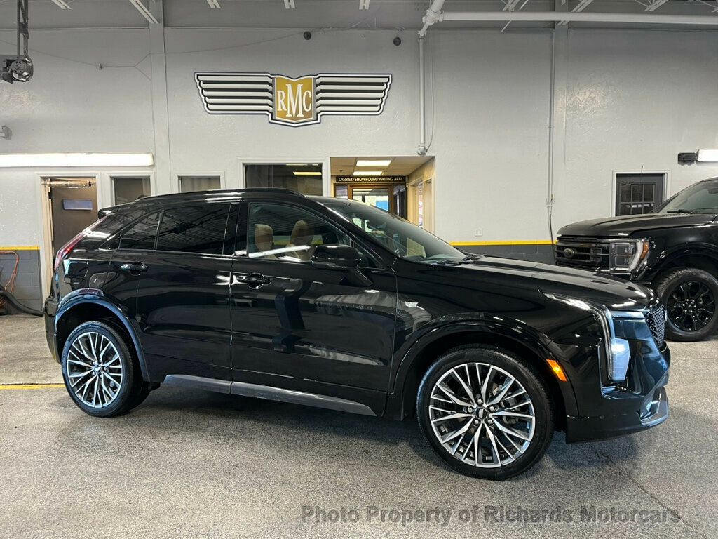 2024 Cadillac XT4 Sport photo 2