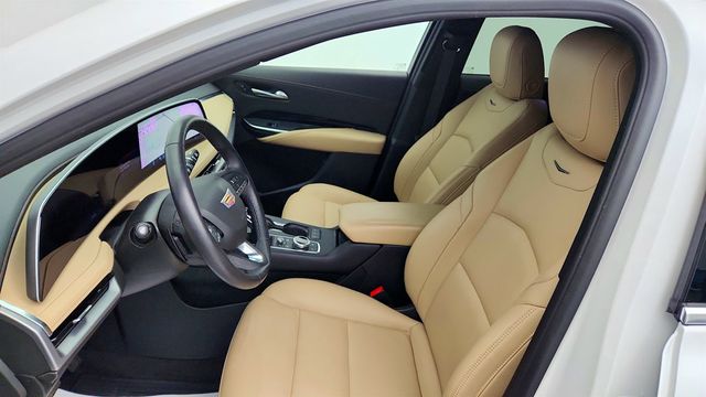 2024 Cadillac XT4 FWD 4dr Luxury w/ Cold Weather Pkg & AKG 14-Speaker Audio - 23035685 - 19