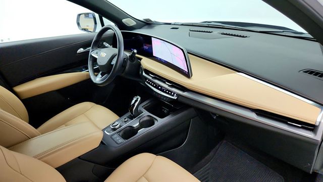 2024 Cadillac XT4 FWD 4dr Luxury w/ Cold Weather Pkg & AKG 14-Speaker Audio - 23035685 - 24