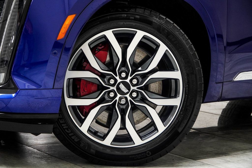 2024 Cadillac XT6 Sport photo 3