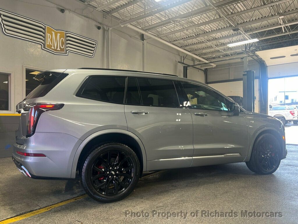 2024 Cadillac XT6 Sport photo 2