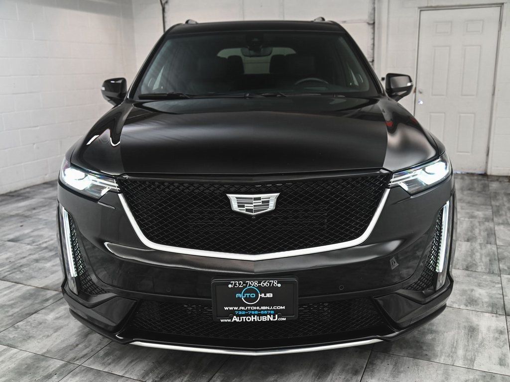 2024 Cadillac XT6 Sport photo 2