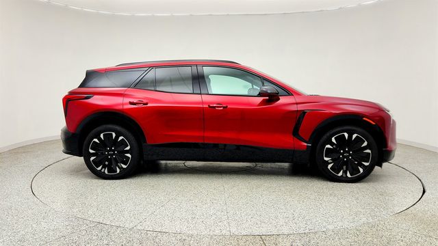 2024 Chevrolet Blazer EV eAWD 4dr 1RS w/ Convenience w/ Driver Confidence Pkg - 23043979 - 3