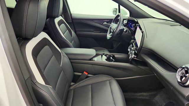 2024 Chevrolet Blazer EV eAWD 4dr LT w/ Comfort & Convenience and Driver Confidence - 23057494 - 22