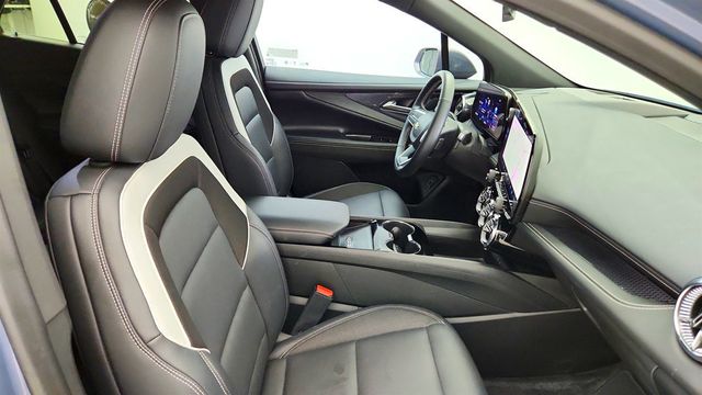 2024 Chevrolet Blazer EV LT eAWD w/ Comfort & Convenience and Driver Confidence Pkgs - 23050527 - 22