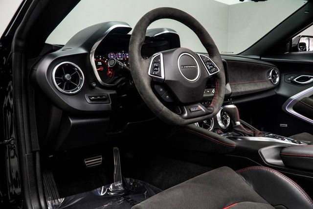 2024 Chevrolet Camaro 2dr Convertible ZL1 - 22939412 - 4