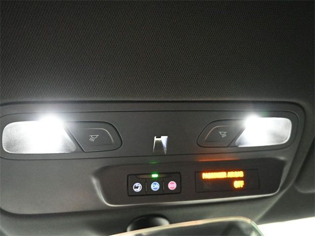 2024 Chevrolet Camaro 1LT photo 11