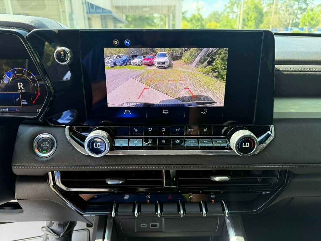 2024 Chevrolet Colorado LT photo 5