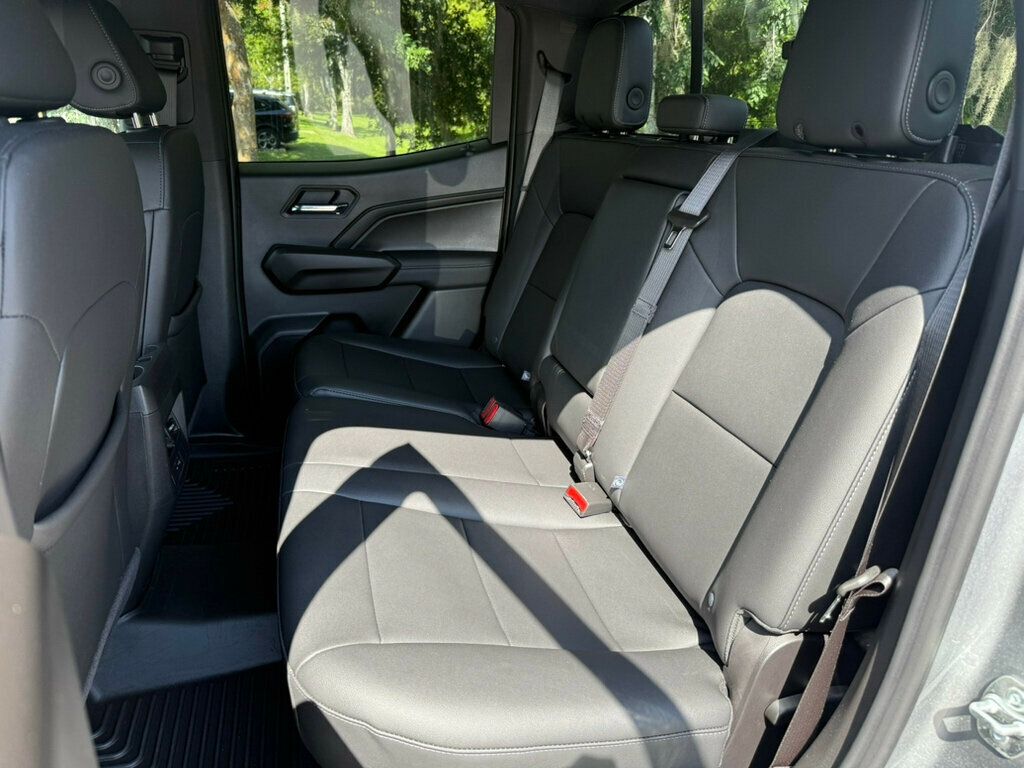 2024 Chevrolet Colorado LT photo 6
