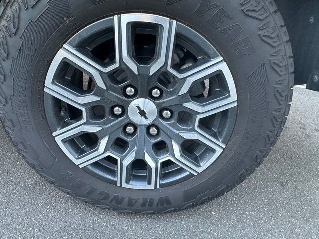 2024 Chevrolet Colorado 4WD Crew Cab Z71 - 23022175 - 9
