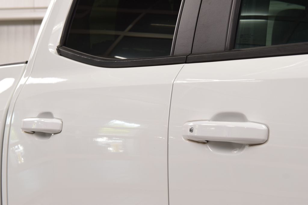 2024 Chevrolet Colorado 4WD Crew Cab Z71 - 23022175 - 17