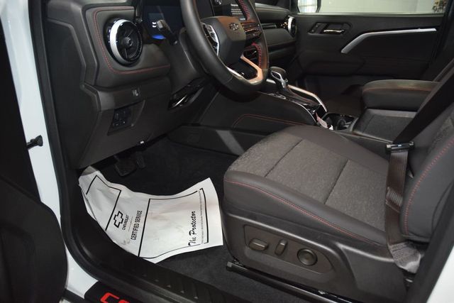 2024 Chevrolet Colorado 4WD Crew Cab Z71 - 23022175 - 37