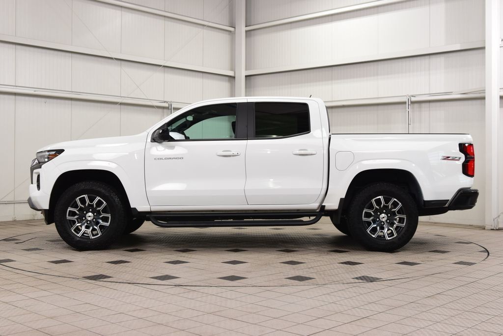 2024 Chevrolet Colorado 4WD Crew Cab Z71 - 23022175 - 3