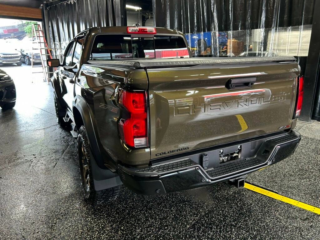 2024 Chevrolet Colorado 4WD Crew Cab ZR2 - 23060200 - 3