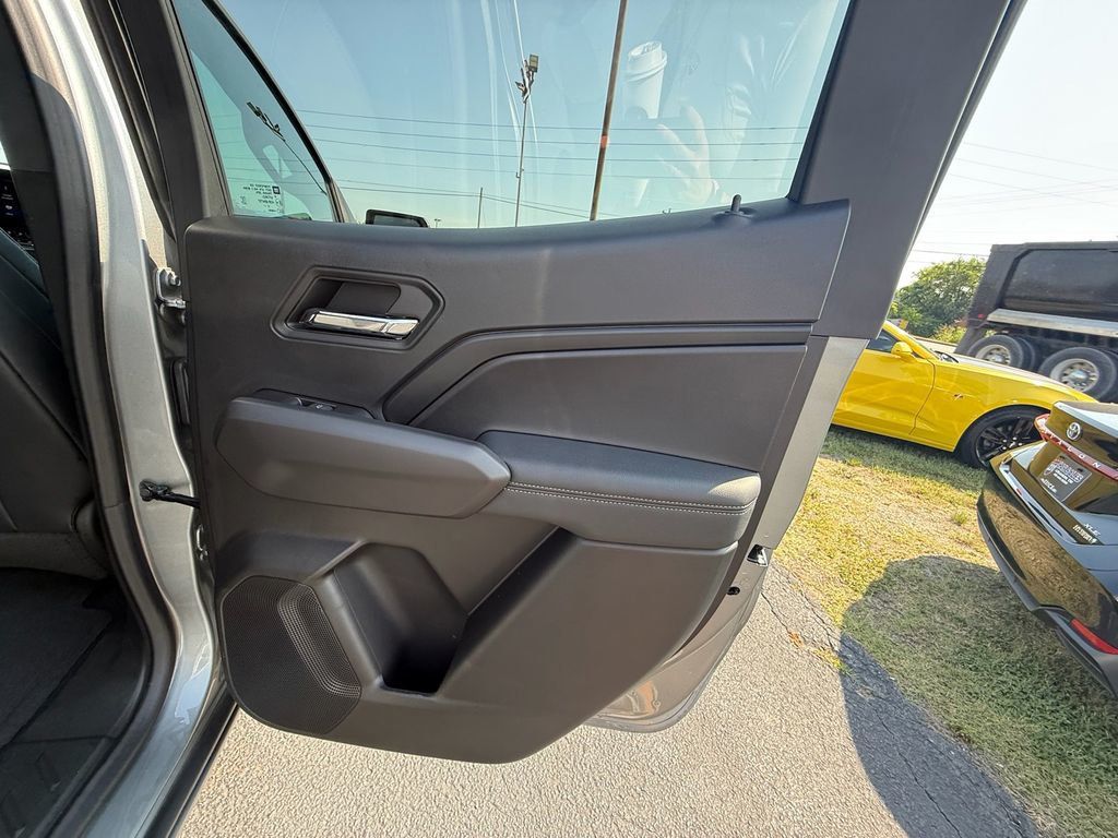 2024 Chevrolet Colorado LT - 23064370 - 11