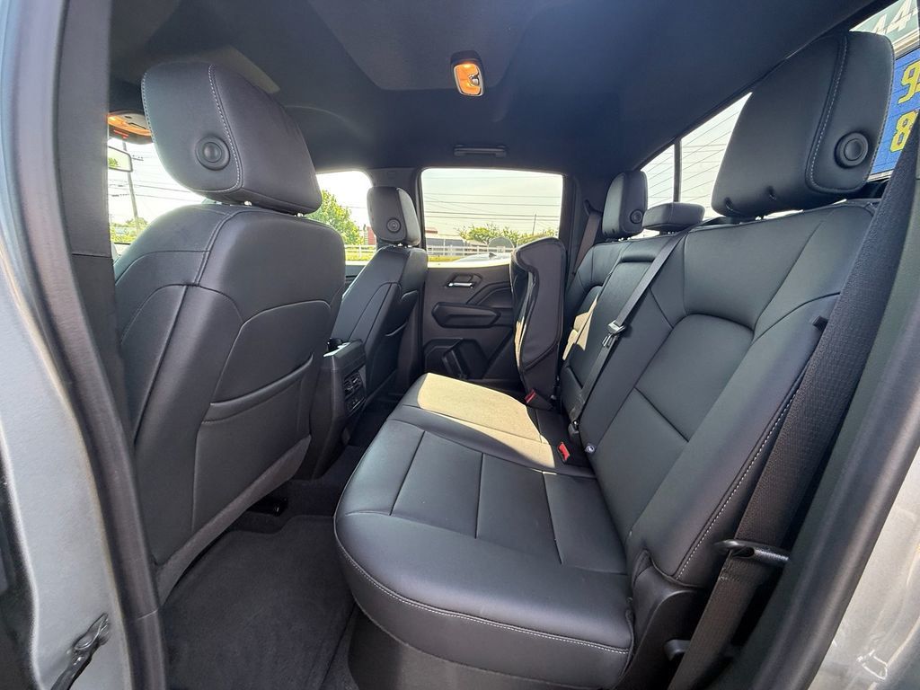 2024 Chevrolet Colorado LT - 23064370 - 17