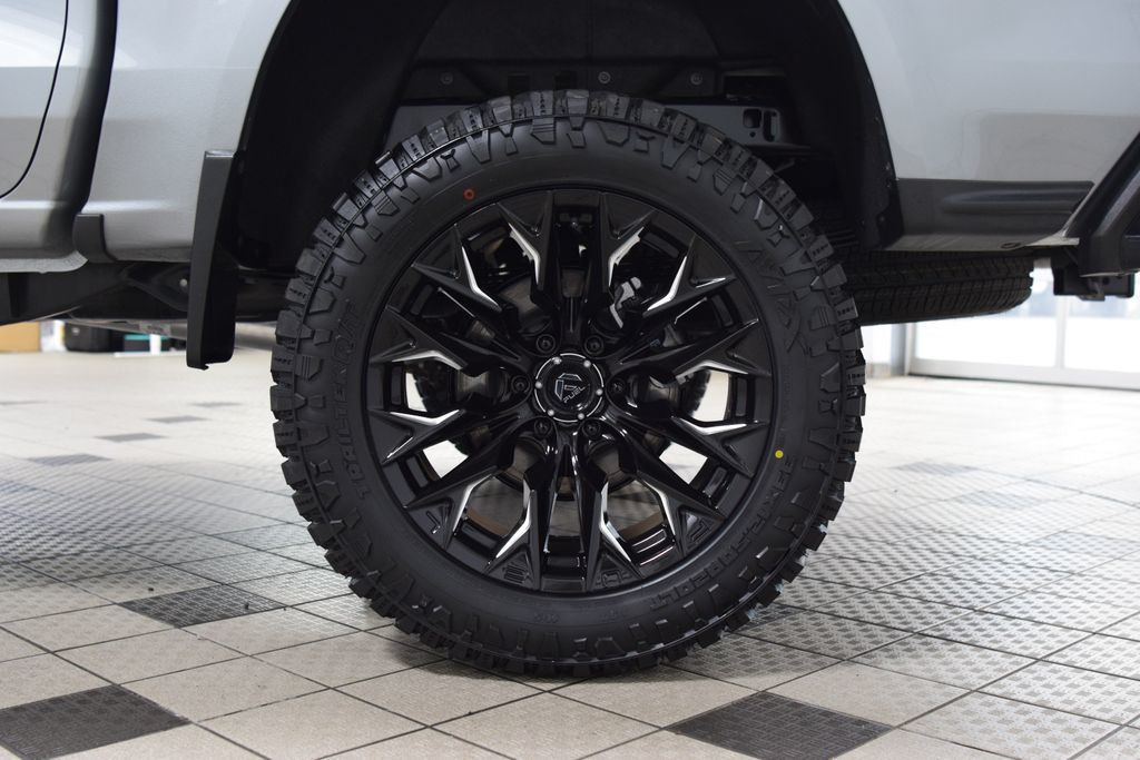 2024 Chevrolet Colorado LT - 23064370 - 28