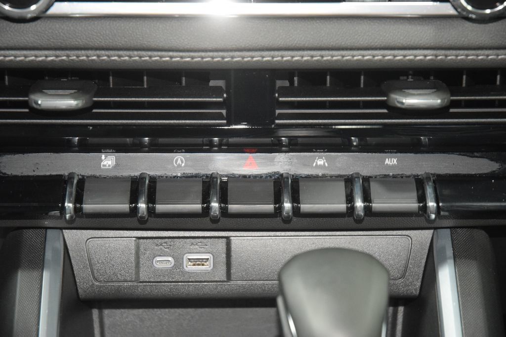 2024 Chevrolet Colorado LT - 23064370 - 34