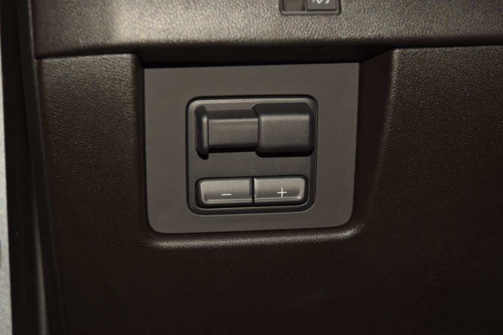 2024 Chevrolet Colorado LT - 23064370 - 37