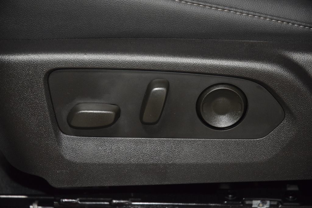 2024 Chevrolet Colorado LT - 23064370 - 42