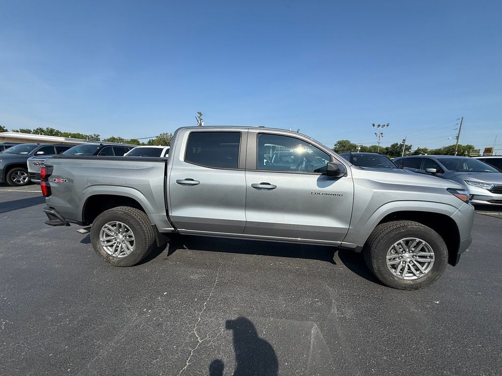 2024 Chevrolet Colorado LT - 23064370 - 7