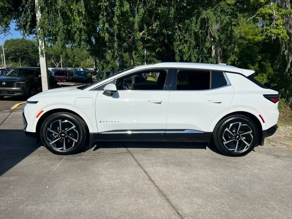 2024 Chevrolet Equinox EV 2LT photo 2