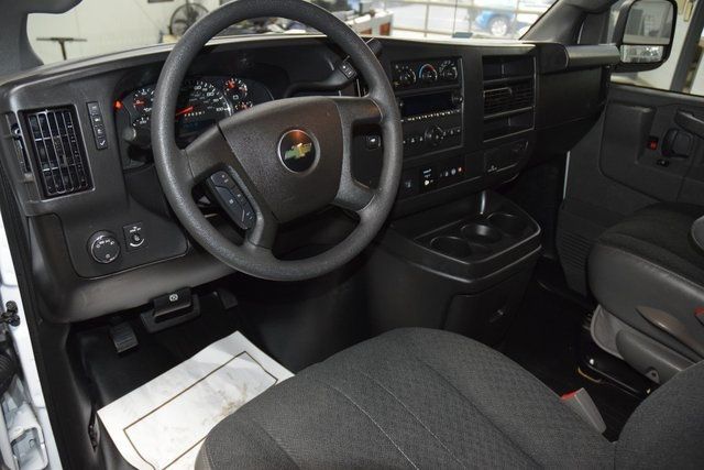 2024 Chevrolet Express Cargo Van RWD 2500 135" - 22942977 - 17