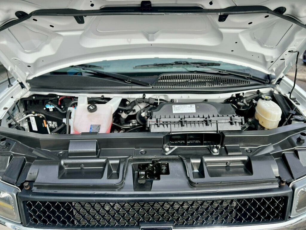 2024 Chevrolet Express Cargo Van RWD 2500 135" - 22981740 - 9