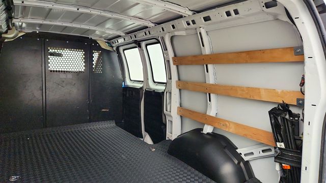 2024 Chevrolet Express Cargo Van RWD 2500 135'' w/ Driver Conv & Chrome Appear Pkgs & Partition - 23016919 - 17