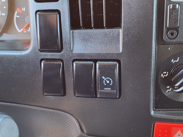 2024 Chevrolet LCF 20' Box Truck w/Liftgate - 22978016 - 29