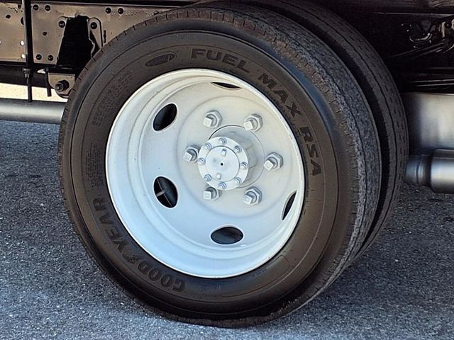 2024 Chevrolet LCF 20' Box Truck w/Liftgate - 22978016 - 39