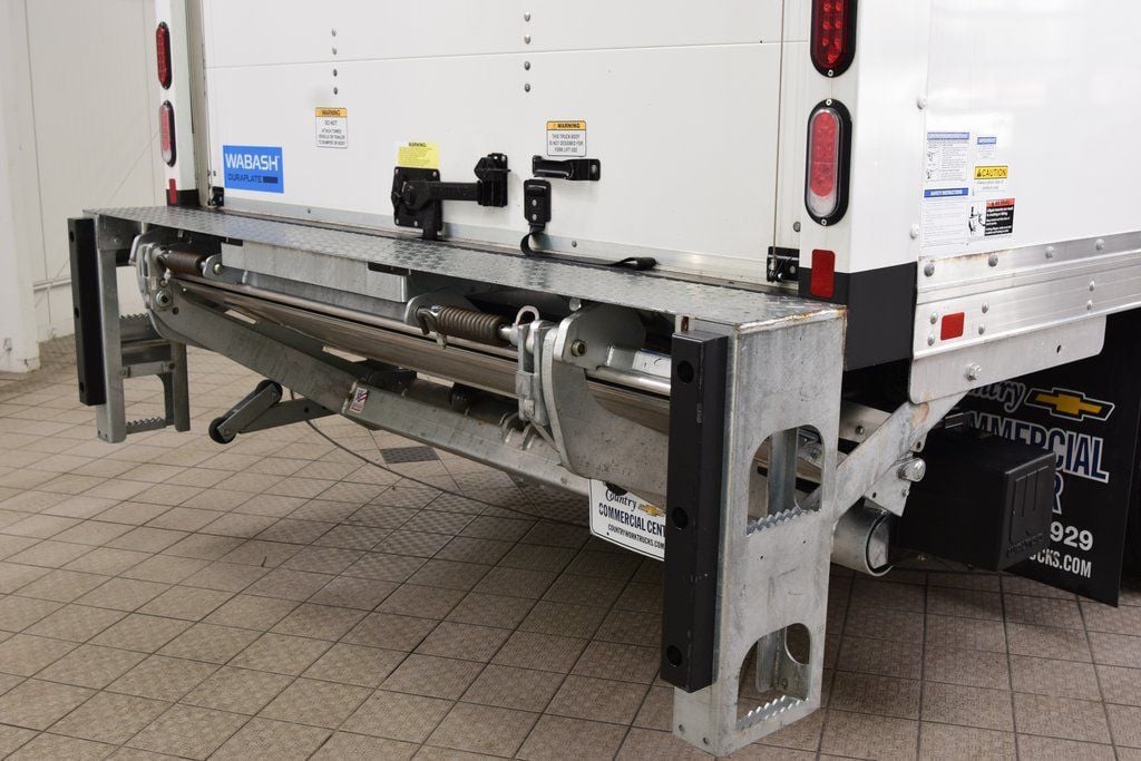 2024 Chevrolet Low Cab Forward 5500 XG 5500XG * 6.6 V8 * 16' BOX W/ TUCKAWAY LIFTGATE * 2,700 MILES! - 22958666 - 12