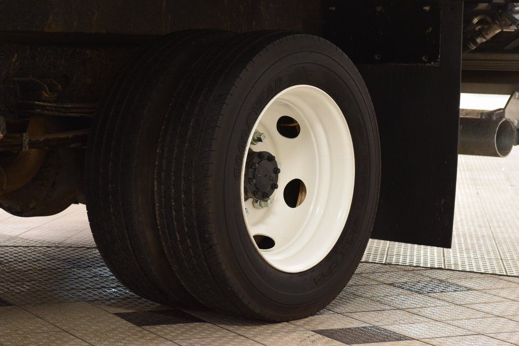 2024 Chevrolet Low Cab Forward 5500 XG 5500XG * 6.6 V8 * 16' BOX W/ TUCKAWAY LIFTGATE * 2,700 MILES! - 22958666 - 16