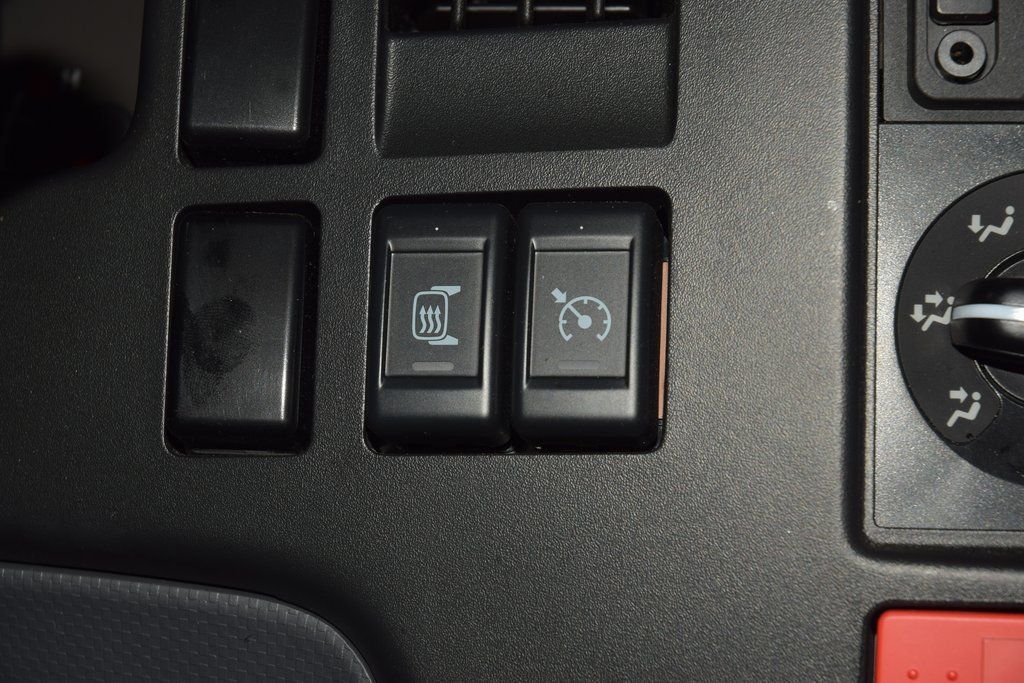 2024 Chevrolet Low Cab Forward 5500 XG 5500XG * 6.6 V8 * 16' BOX W/ TUCKAWAY LIFTGATE * 2,700 MILES! - 22958666 - 19