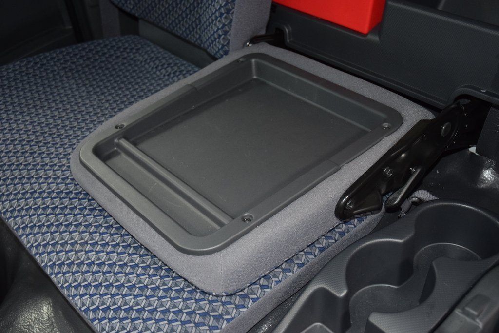 2024 Chevrolet Low Cab Forward 5500 XG 5500XG * 6.6 V8 * 16' BOX W/ TUCKAWAY LIFTGATE * 2,700 MILES! - 22958666 - 24