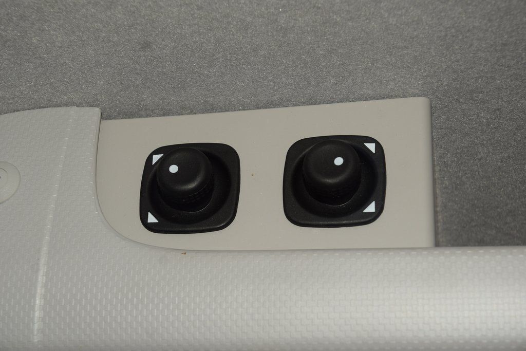 2024 Chevrolet Low Cab Forward 5500 XG 5500XG * 6.6 V8 * 16' BOX W/ TUCKAWAY LIFTGATE * 2,700 MILES! - 22958666 - 28