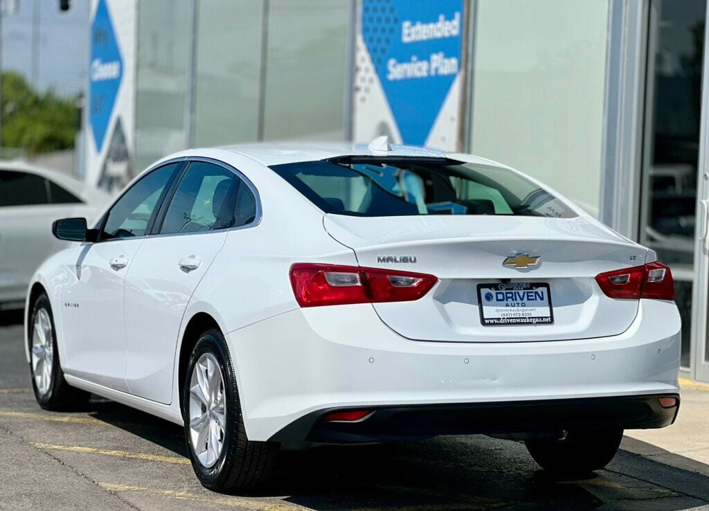 2024 Chevrolet Malibu 1LT photo 2