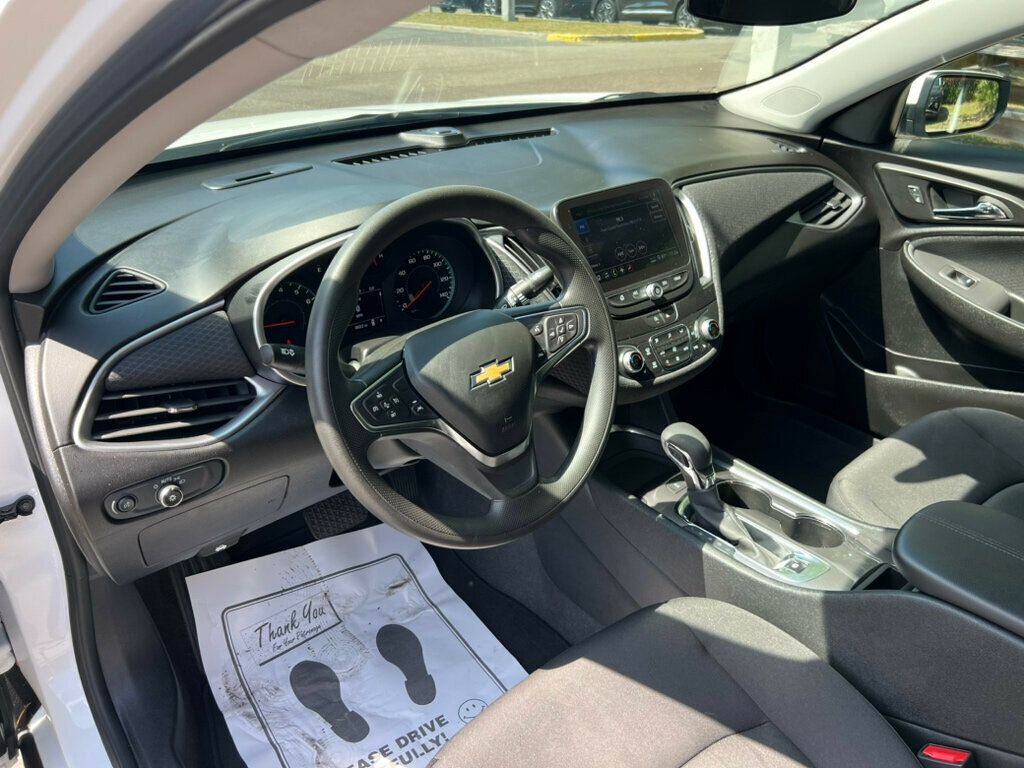 2024 Chevrolet Malibu 1LT photo 3