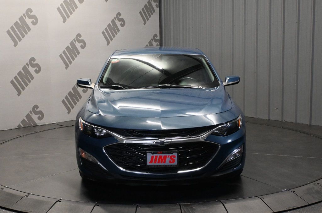 Chevrolet Malibu photo 2