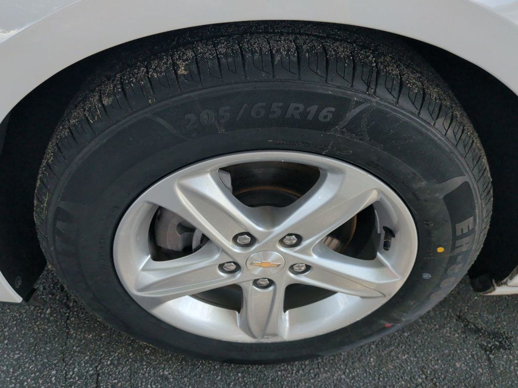 Chevrolet Malibu LS photo 10